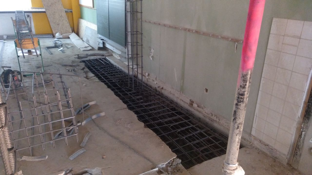 Fundament in einem Klassenzimmer für die Stahlbetonbrücke (September 2019)